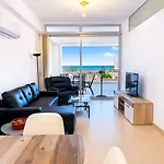 شقة Seaview In - 2 Bdr - 2 Min Walk To لارنكا