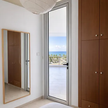 Seaview In - 2 Bdr - 2 Min Walk To Larnaca