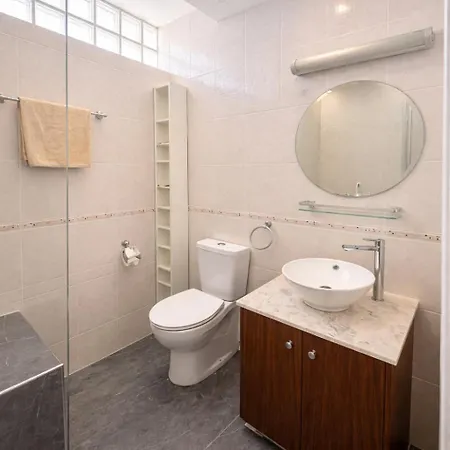 Seaview In - 2 Bdr - 2 Min Walk To Larnaca