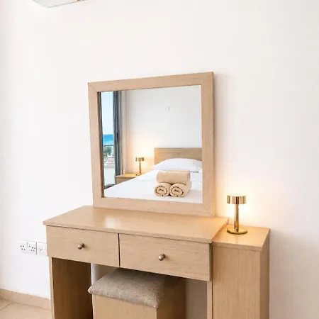 Relaxing Sea View & Sunrise From Your Bed, 2-Bdr Apt In Tallest Building In Larnaca - 3 Min Walk To Beach, By Blue Palm Living Appartement