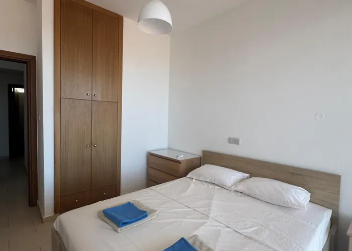 Beautiful Seaview - 3 Min Walk To Larnaca