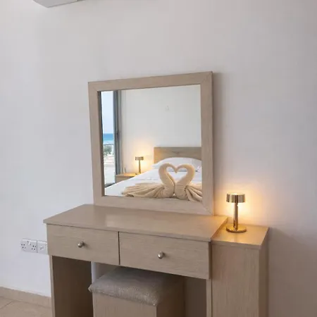 Appartamento Seaview In - 2 Bdr - 2 Min Walk To Larnaca