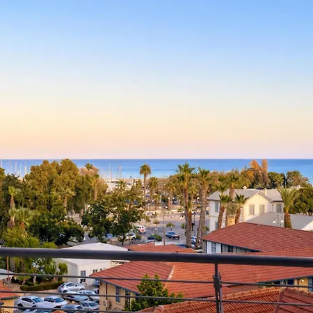 Seaview In - 2 Bdr - 2 Min Walk To Larnaca